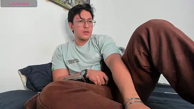 Amon  ashford online show from April 11, 3:44 am