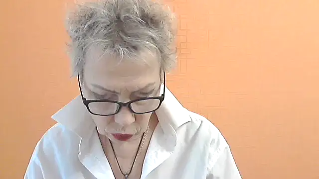 NessyJenixs online show from November 18, 7:35 am