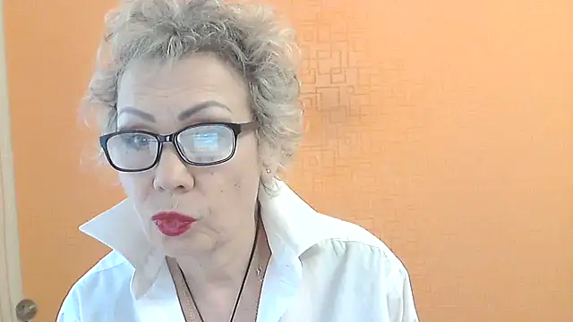 NessyJenixs online show from March 13, 1:40 pm