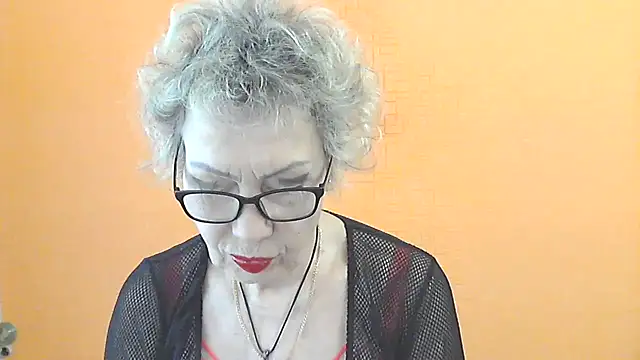 NessyJenixs online show from April 9, 6:30 am