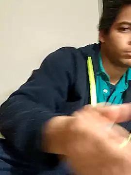 Snapshot of cingonduro chatting on February 9, 10:14 pm cingonduro online show from February 9, 10:14 pm