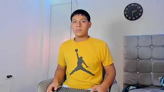 Tylerdrdn online show from November 10, 5:39 am