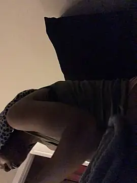 Snapshot of theprettysoles chatting on May 6, 3:02 am theprettysoles online show from May 6, 3:02 am