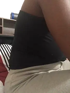 Snapshot of theprettysoles chatting on July 18, 1:43 am theprettysoles online show from July 18, 1:43 am
