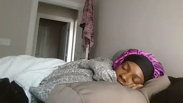 Snapshot of theprettysoles chatting on July 29, 1:20 pm theprettysoles online show from July 29, 1:20 pm
