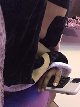 Snapshot of theprettysoles chatting on July 30, 1:26 am theprettysoles online show from July 30, 1:26 am