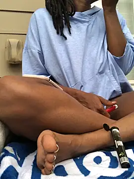 Snapshot of theprettysoles chatting on August 6, 11:06 pm theprettysoles online show from August 6, 11:06 pm