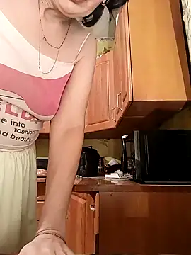 Laura Kiss online show from February 1, 3:50 pm