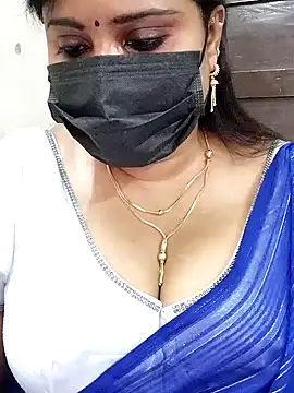 Queenflowerr online show from January 27, 7:03 am