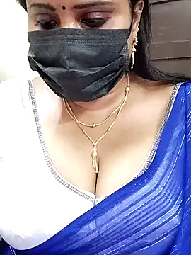 Queenflowerr online show from January 27, 10:38 am