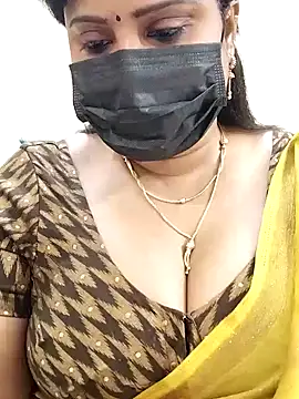 Queenflowerr online show from February 9, 1:00 am