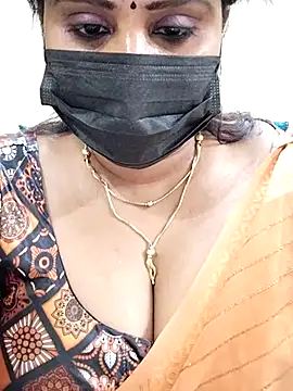 Queenflowerr online show from March 12, 4:35 pm