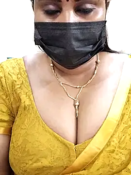 Queenflowerr online show from March 20, 8:08 pm