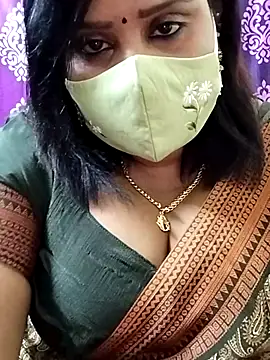 Queenflowerr online show from October 23, 5:55 pm