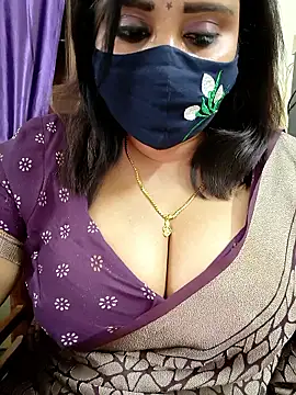 Queenflowerr online show from March 18, 11:41 pm