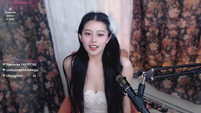 cat-lady-6688 online show from March 13, 1:40 pm