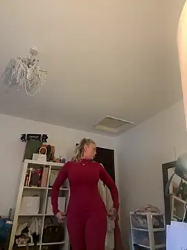 Snapshot of blissdimicco chatting on February 5, 11:48 am blissdimicco online show from February 5, 11:48 am