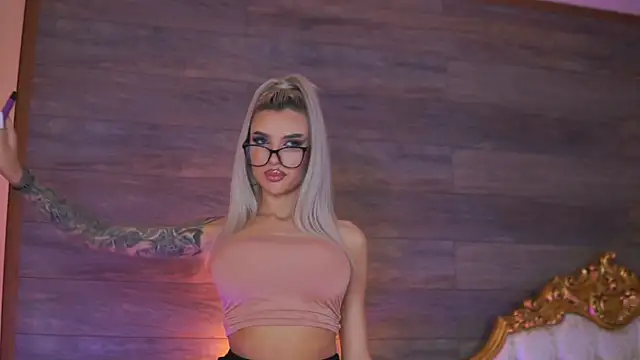 Snapshot of Juicy_Jessye chatting on October 18, 8:20 pm Juicy Jessye online show from October 18, 8:20 pm