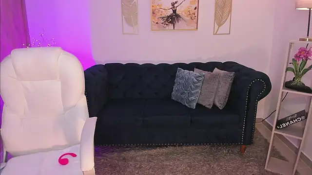 Layla Breezee online show from January 18, 12:31 pm