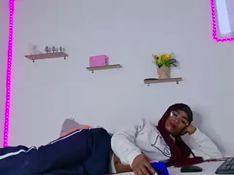 Snapshot of nahomy_james25 chatting on February 1, 2:56 pm nahomy james25 online show from February 1, 2:56 pm