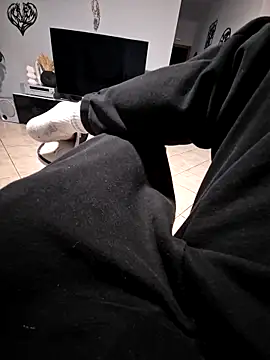 Snapshot of Velly82 chatting on April 1, 4:48 pm Velly82 online show from April 1, 4:48 pm