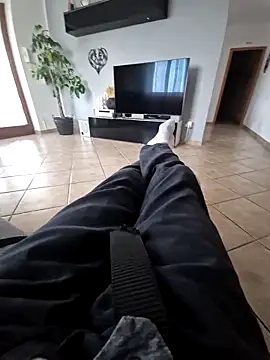 Snapshot of Velly82 chatting on April 15, 3:52 pm Velly82 online show from April 15, 3:52 pm