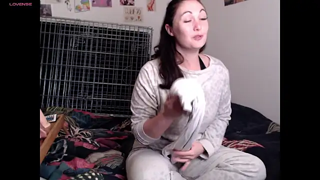 Snapshot of AdorahB3ll3 chatting on November 25, 8:09 pm AdorahB3ll3 online show from November 25, 8:09 pm