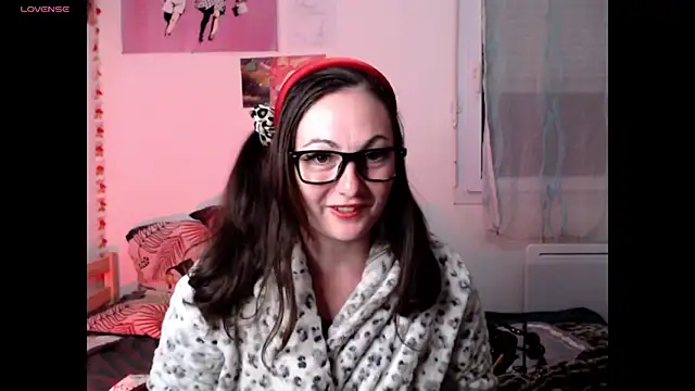 AdorahB3ll3 online show from April 7, 7:03 pm