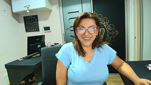 TiffanyyWilson online show from May 5, 1:02 am