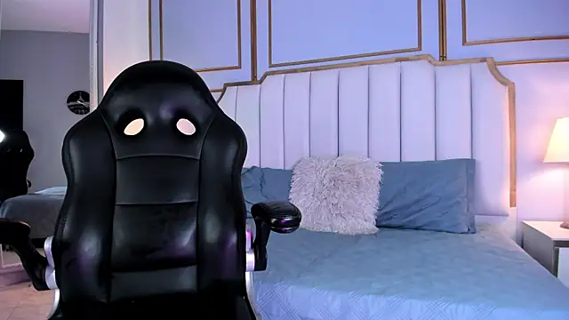 Raven jade  online show from February 12, 9:20 am