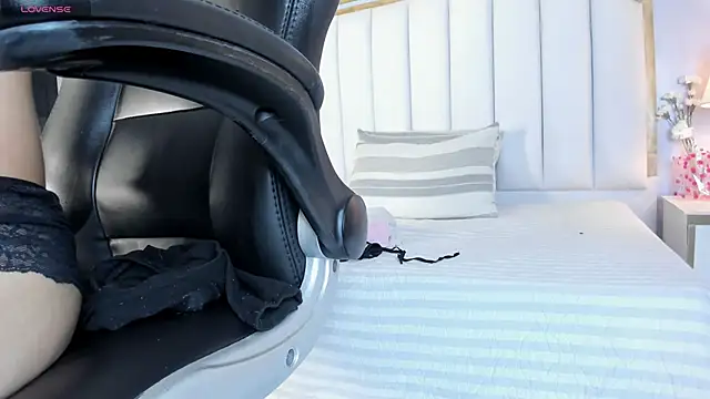 Raven jade  online show from September 11, 3:39 am