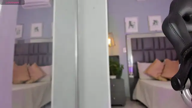 Raven jade  online show from November 18, 7:18 pm