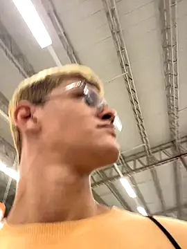 izan 20 online show from November 13, 11:14 pm