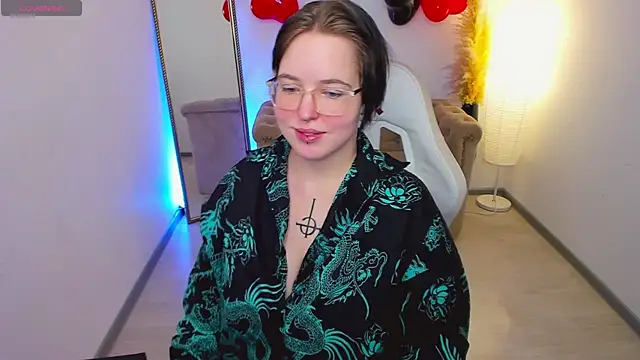 Snapshot of Manic_pixie_ chatting on February 12, 3:29 pm Manic pixie online show from February 12, 3:29 pm