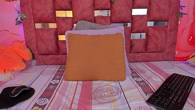 scarlett  evans  online show from March 8, 6:16 pm