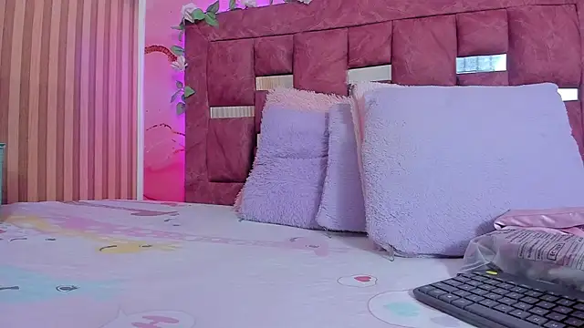 scarlett  evans  online show from September 22, 6:21 pm