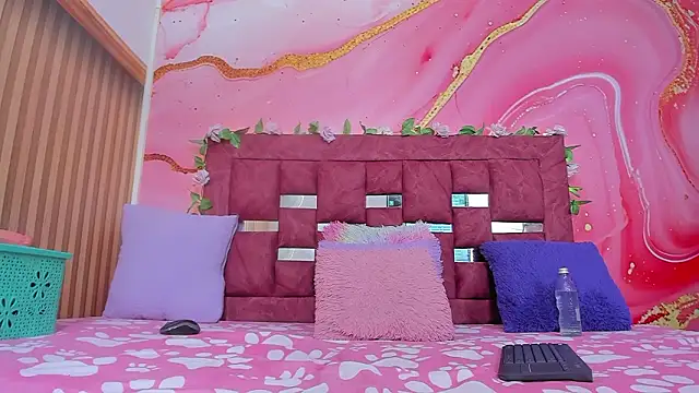 scarlett  evans  online show from March 9, 6:34 pm