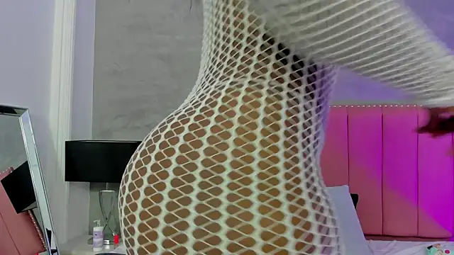 Alaia Colins online show from November 2, 10:28 am