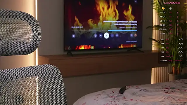 Snapshot of Sofa_01 chatting on October 12, 2:16 pm Sofa 01 online show from October 12, 2:16 pm