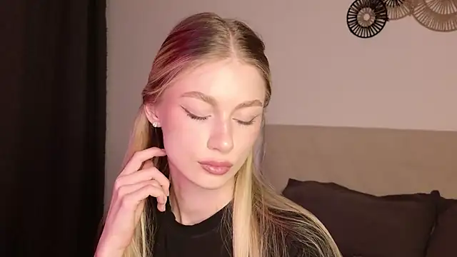 GabriellaOlsen online show from April 15, 4:03 pm