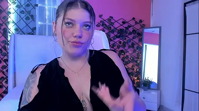 alaia greyy online show from March 28, 1:33 pm