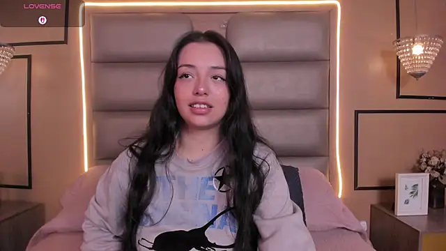 Snapshot of CAYLINCOLLINS chatting on February 24, 3:04 am CAYLINCOLLINS online show from February 24, 3:04 am