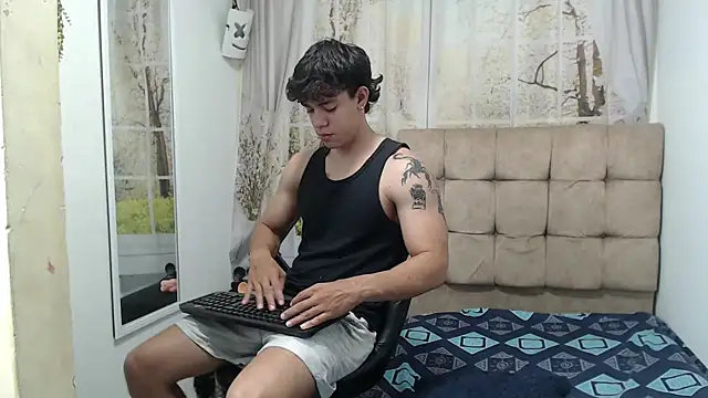 HENRY SENNI online show from September 25, 5:05 pm