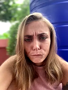 Snapshot of White_Lu chatting on November 24, 2:11 am White Lu online show from November 24, 2:11 am