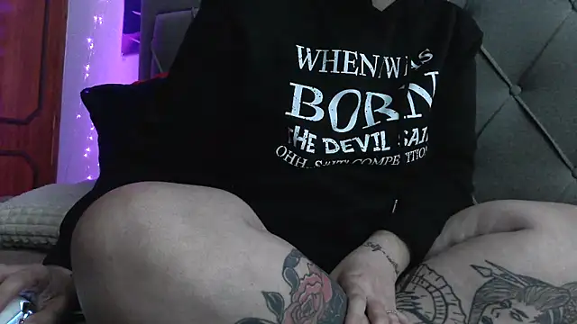 bunnyfox420 online show from December 15, 6:23 pm