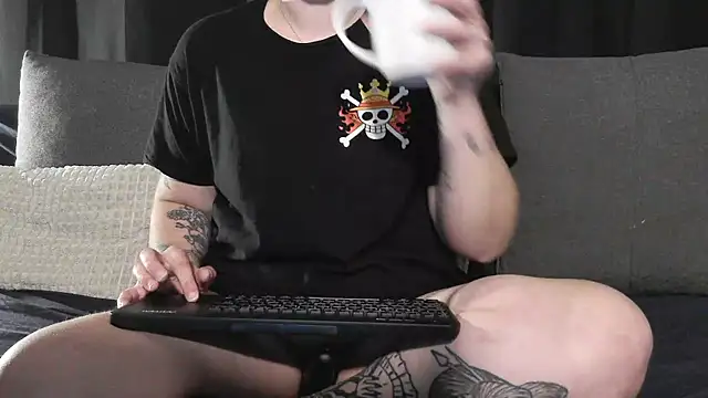 bunnyfox420 online show from March 29, 9:04 pm