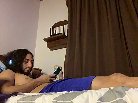 Snapshot of Nooneisthis chatting on November 18, 7:57 am Nooneisthis online show from November 18, 7:57 am