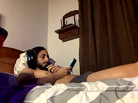 Snapshot of Nooneisthis chatting on November 24, 6:57 am Nooneisthis online show from November 24, 6:57 am