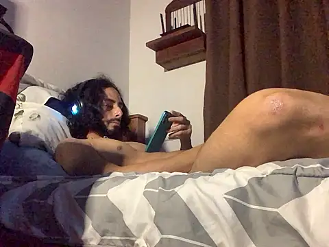 Snapshot of Nooneisthis chatting on November 25, 11:10 am Nooneisthis online show from November 25, 11:10 am