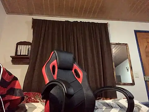 Snapshot of Nooneisthis chatting on December 5, 7:17 am Nooneisthis online show from December 5, 7:17 am